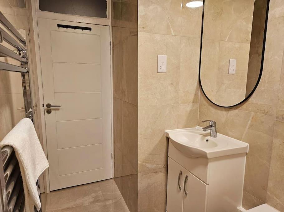 Wonderful Apartment In Wembley 伦敦 外观 照片