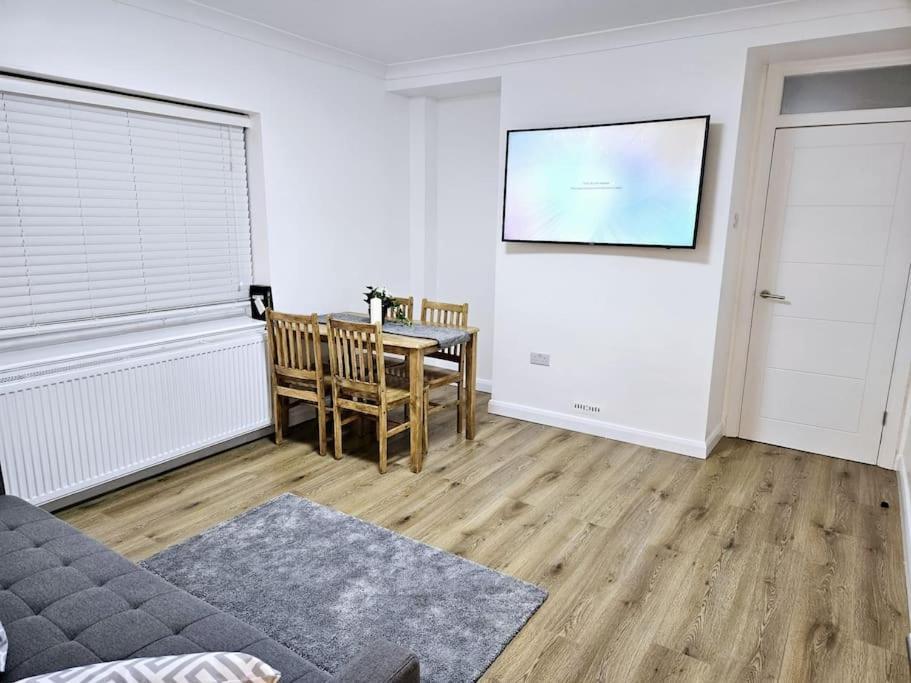 Wonderful Apartment In Wembley 伦敦 外观 照片