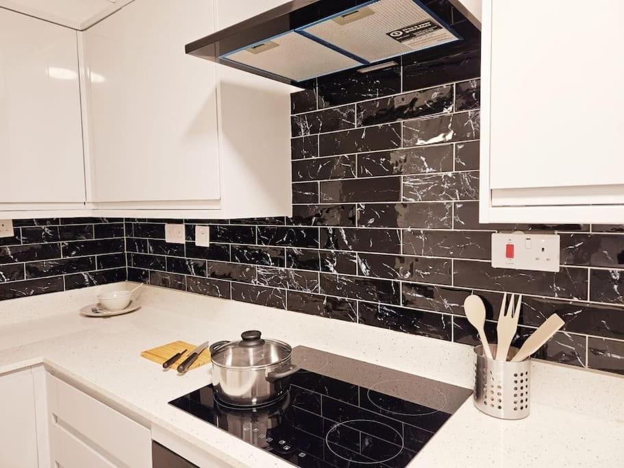 Wonderful Apartment In Wembley 伦敦 外观 照片